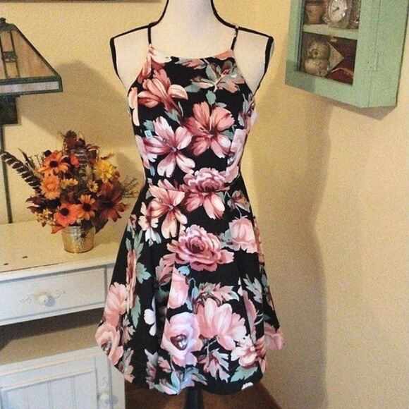 Papaya Ponte Floral Dress - Picture 1 of 11